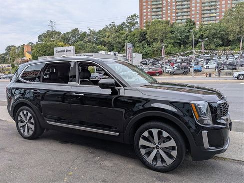Certified 2022 Kia Telluride S image 5