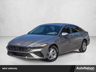 Used 2025 Hyundai Elantra SE