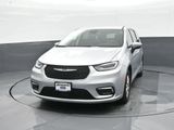 Used 2023 Chrysler Pacifica Touring-L image 5