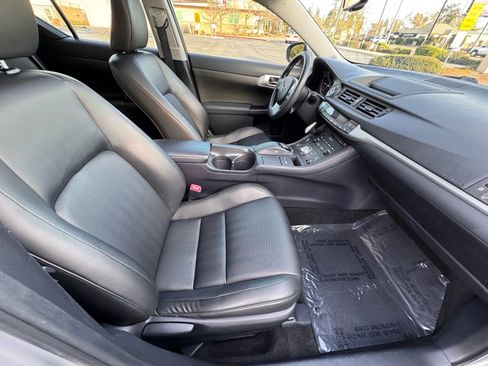 Used 2011 Lexus CT 200h Premium w/ Premium Audio Pkg FWD image 13