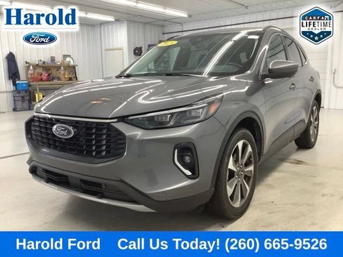 Used 2023 Ford Escape Platinum AWD/4WD image 3