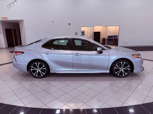 Used 2019 Toyota Camry SE image 10