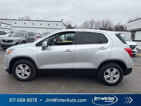 Used 2020 Chevrolet Trax LT w/ LT Convenience Package image 8