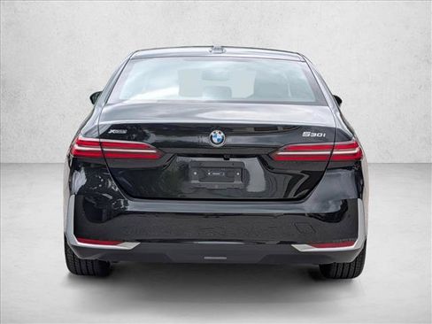 Used 2025 BMW 530i xDrive AWD/4WD image 7