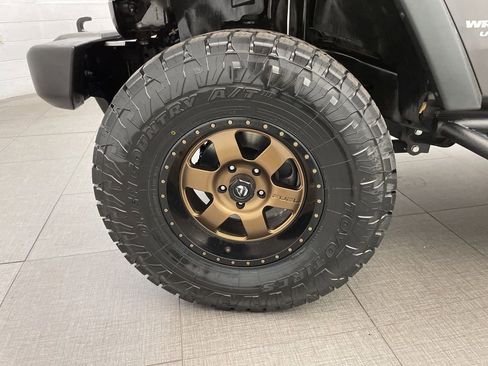 Used 2016 Jeep Wrangler Unlimited Rubicon w/ Max Tow Package AWD/4WD image 9