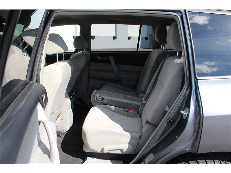 Used 2012 Toyota Highlander 4WD w/ Tech Pkg image 12