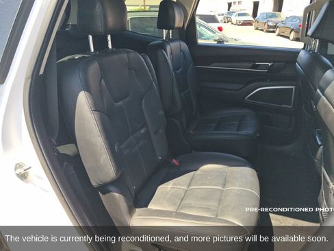 Used 2022 Kia Telluride EX w/ EX Premium Package FWD image 13