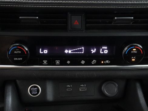 Used 2023 Nissan Rogue SV image 20