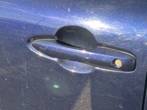 Used 2023 Toyota Venza XLE image 7