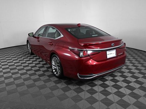 Used 2020 Lexus ES 300h w/ Accessory Package FWD image 4