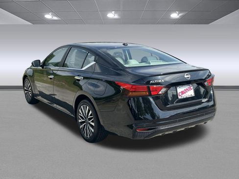 Used 2024 Nissan Altima 2.5 SV FWD image 5