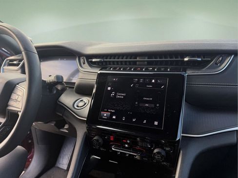 Used 2023 Jeep Grand Cherokee Altitude image 22