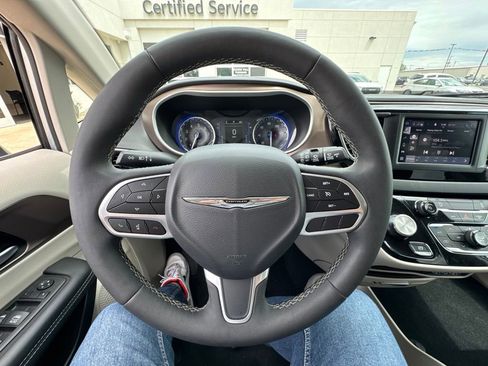 Used 2024 Chrysler Voyager LX FWD image 6