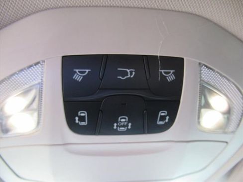 Used 2017 Chrysler Pacifica Limited FWD image 27
