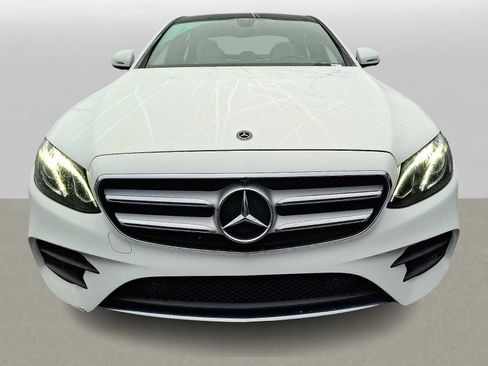 Used 2019 Mercedes-Benz E 300 4MATIC image 2