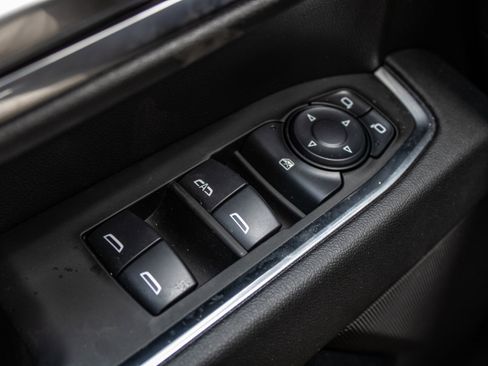 Used 2025 Chevrolet Silverado 2500 LT image 37