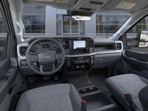 New 2026 Ford F550 4x4 Regular Cab Super Duty w/ XL Chrome Package image 37