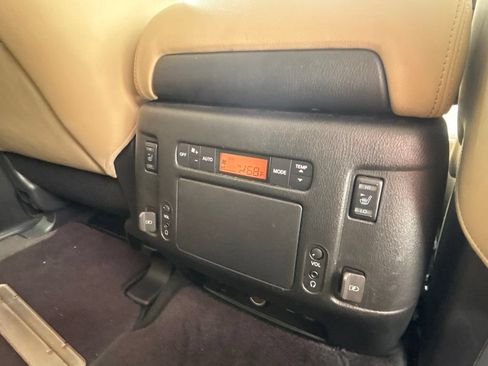 Used 2019 Nissan Armada Platinum w/ Captain's Chairs Package RWD image 32