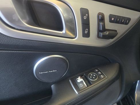 Used 2014 Mercedes-Benz SLK 250 image 13
