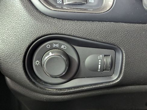 Used 2023 Jeep Renegade Latitude image 15