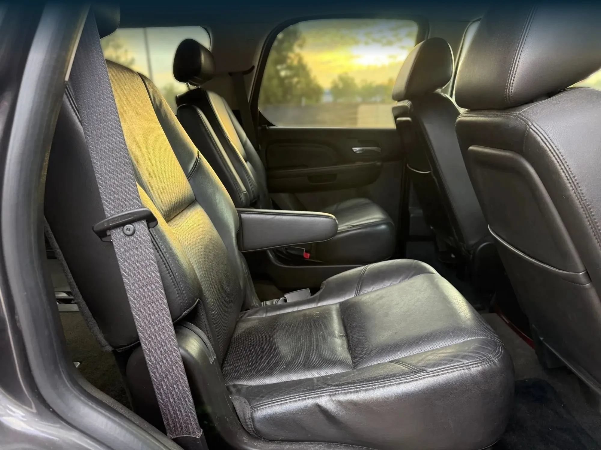 Used 2010 Cadillac Escalade AWD image 20