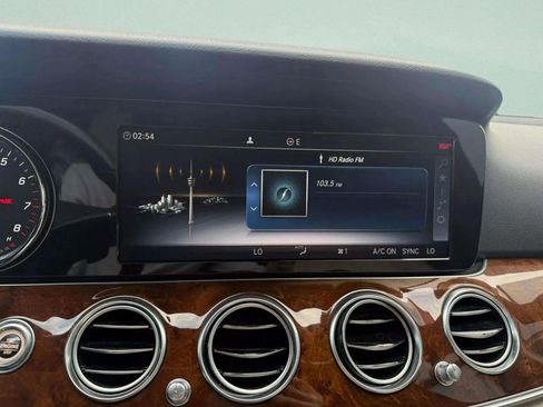 Used 2017 Mercedes-Benz E 300 4MATIC image 24