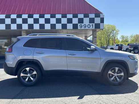 Used 2019 Jeep Cherokee Limited AWD/4WD image 8