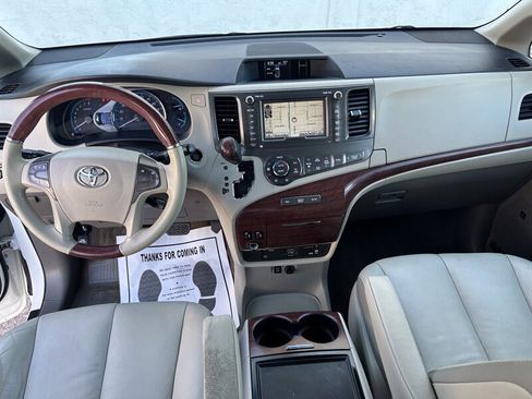 Used 2013 Toyota Sienna Limited image 21