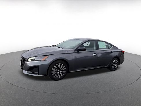 Used 2025 Nissan Altima 2.5 SV FWD image 7