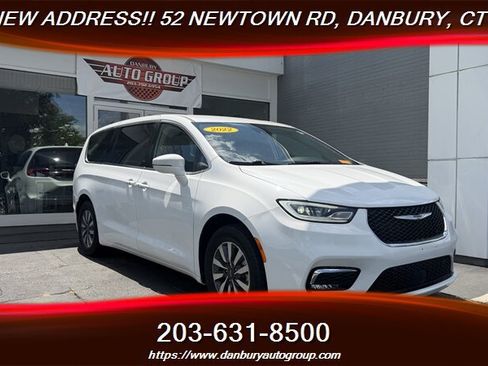 Used 2022 Chrysler Pacifica Touring-L FWD image 7