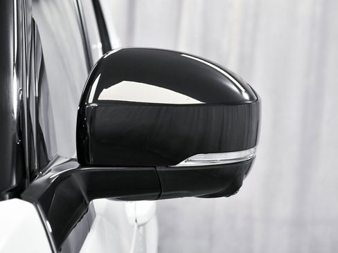 Used 2023 Land Rover Discovery S R-Dynamic image 98