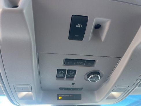 Used 2018 GMC Yukon Denali w/ Denali Ultimate Package image 34