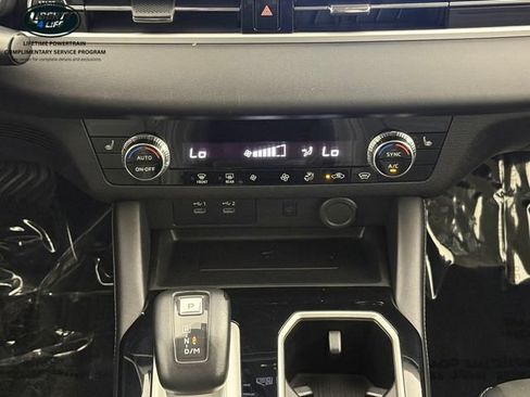 Used 2025 Mitsubishi Outlander SE AWD/4WD image 24