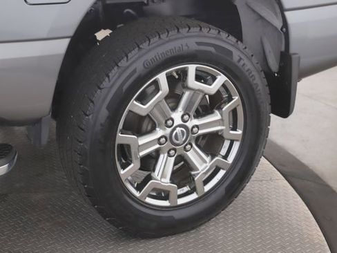 Used 2017 Nissan Titan SV AWD/4WD image 15