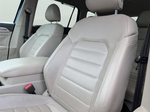 Used 2018 Volkswagen Atlas SEL Premium image 22