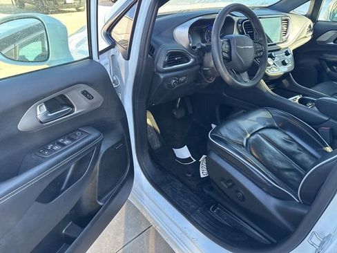 Used 2022 Chrysler Pacifica Limited w/ S Appearance Package image 8