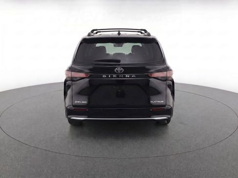 Used 2025 Toyota Sienna Platinum image 7