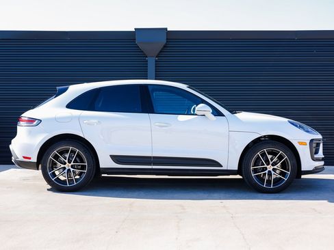 Certified 2025 Porsche Macan image 8