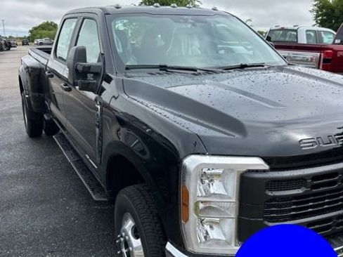 New 2026 Ford F350 4x4 Crew Cab DRW Super Duty image 1