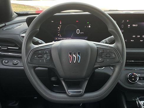 Used 2025 Buick Envista Preferred image 21