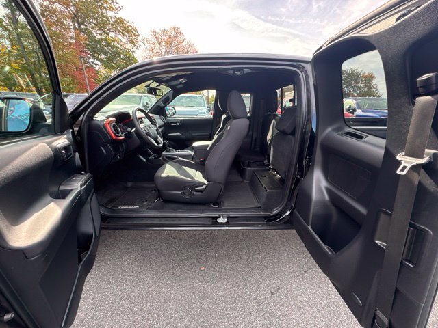 Used 2016 Toyota Tacoma TRD Sport w/ Towing Package AWD/4WD image 12