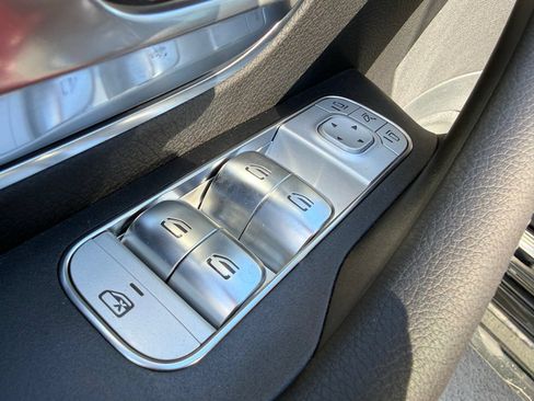 Used 2025 Mercedes-Benz GLE 350 4MATIC image 16