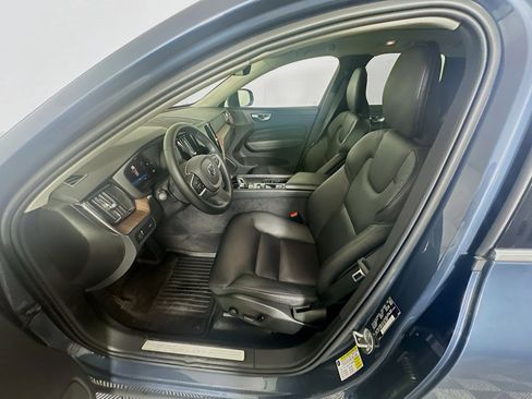 Used 2022 Volvo XC60 B5 Momentum w/ Climate Package AWD/4WD image 13