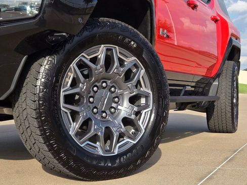 Used 2025 GMC Hummer EV 3X w/ LPO, Cargo Utility Package image 8