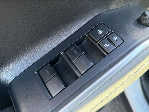 Used 2022 Toyota Highlander XLE AWD/4WD image 20