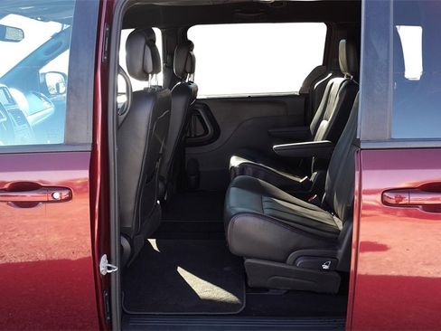 Used 2019 Dodge Grand Caravan GT image 30