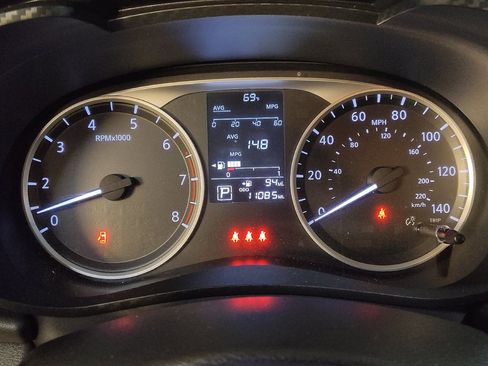 Used 2025 Nissan Versa S w/ Trunk Package FWD image 23