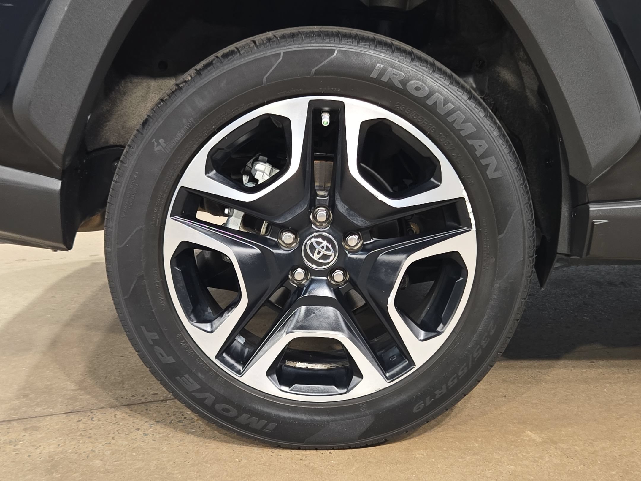 Used 2019 Toyota RAV4 Adventure AWD/4WD image 17