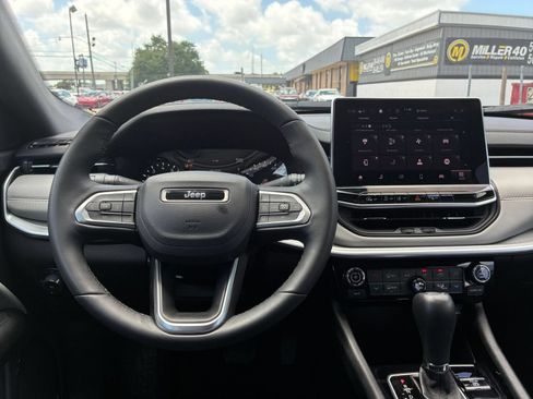 Used 2025 Jeep Compass Limited AWD/4WD image 30