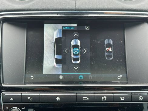 Used 2016 Jaguar XJ R-Sport RWD image 50